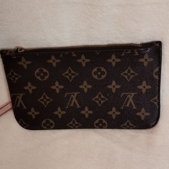Louis Vuitton Wristlet - Picture 4 of 6